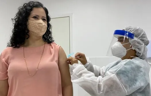 Profissionais dos postos de saúde de Fortaleza são vacinados neste final de semana