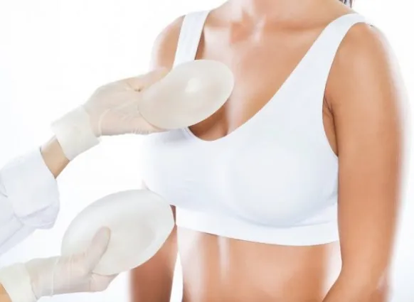 Quer colocar silicone? Tire todas as suas dúvidas sobre o procedimento