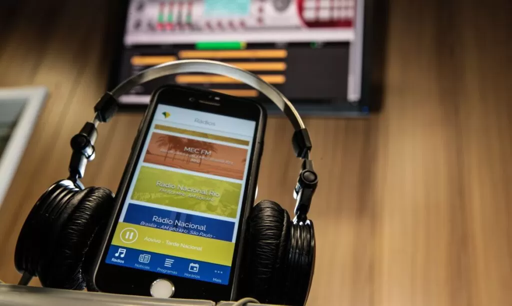 Rádio é o meio de comunicação mais confiável para os brasileiros, aponta pesquisa