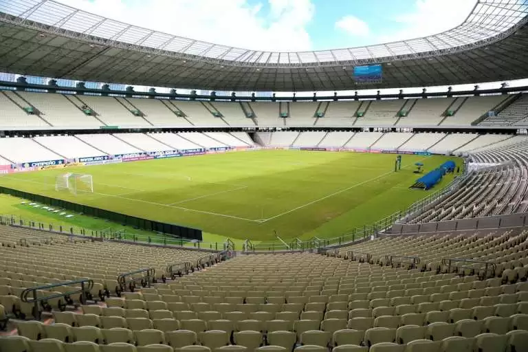 Clubes pedem e Governo decide não fechar a Arena Castelão para reforma do gramado