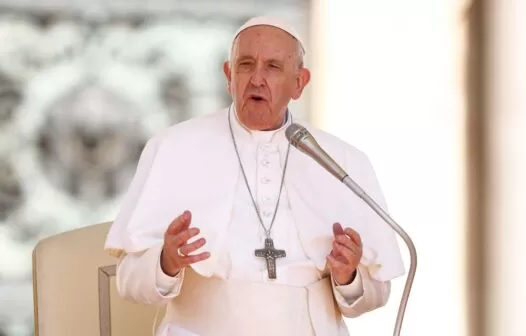 Papa nega plano de renunciar em breve