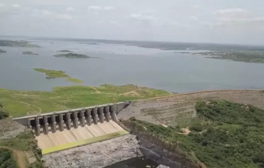 Momento histórico: águas do rio São Francisco chegam ao açude Castanhão
