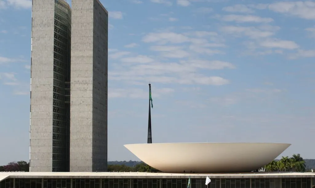 Senado pode criar CPI para investigar obras não concluídas
