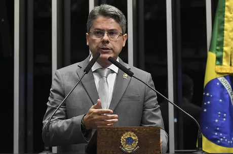 Senadores reagem a votos do STF por reeleição no Congresso: “Golpe”