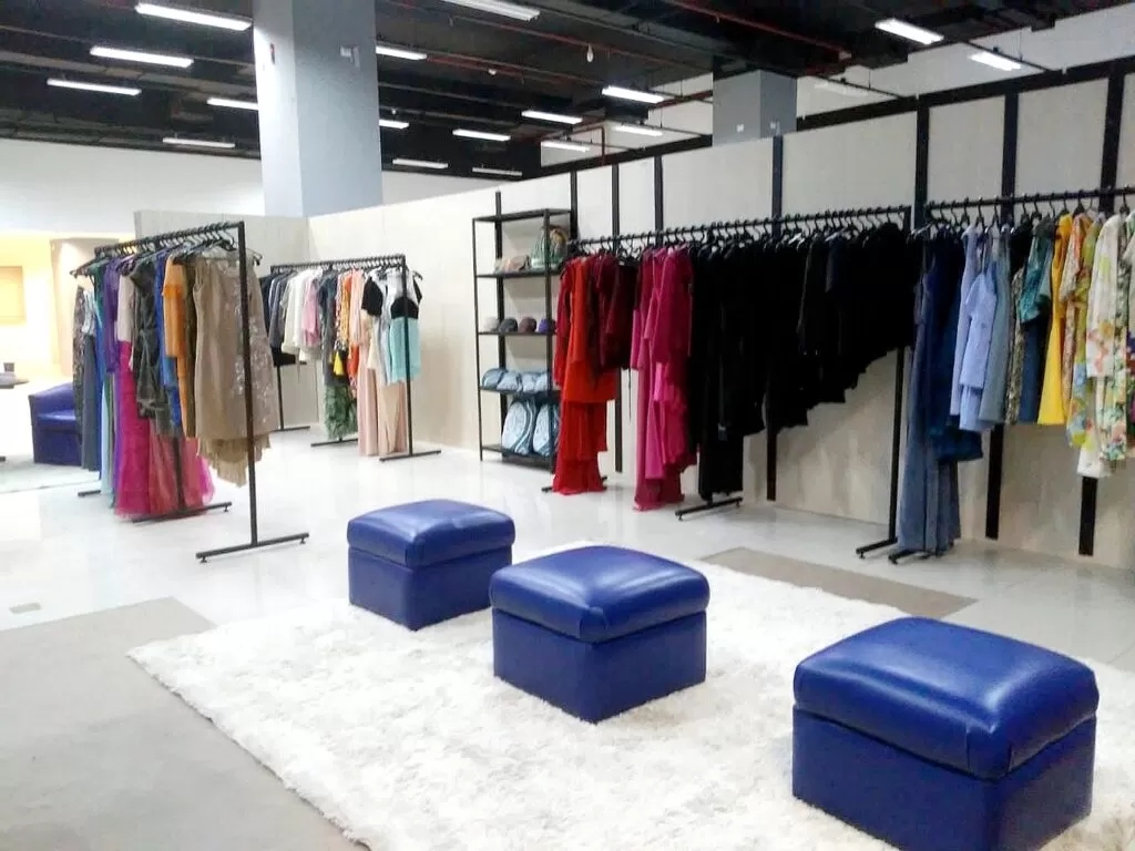 Shopping de Fortaleza recebe brechó solidário com roupas a partir de R$ 10