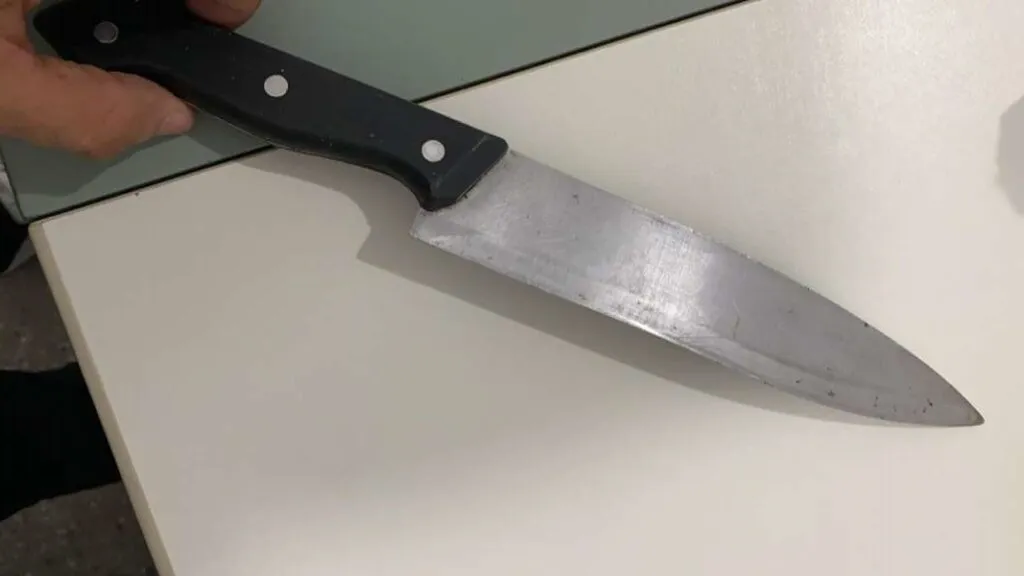 Suspeito é preso em flagrante ao tentar matar ex-companheira com golpes de faca
