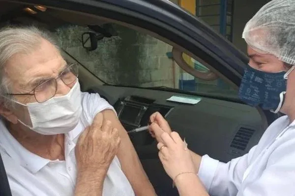 Tarcísio Meira: como alguém pode morrer mesmo com 2 doses da vacina? Entenda