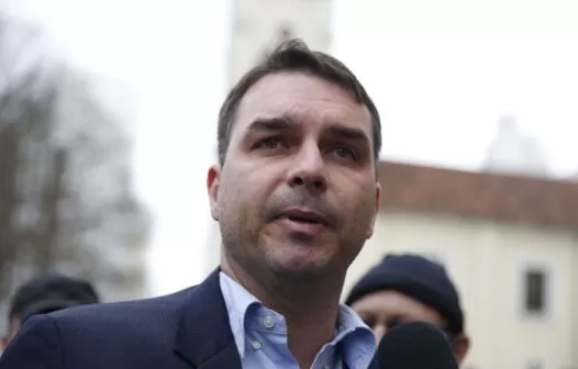 Abin produziu relatórios para defender Flávio Bolsonaro no caso Queiroz
