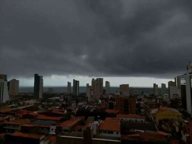 Todas as macrorregiões do Ceará devem receber chuvas até quarta-feira (13), segundo a Funceme