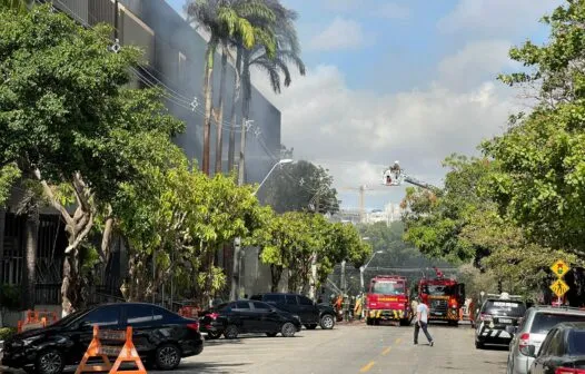 Um dia após incêndio, moradores registram fumaça em prédio do Tribunal de Justiça do Ceará