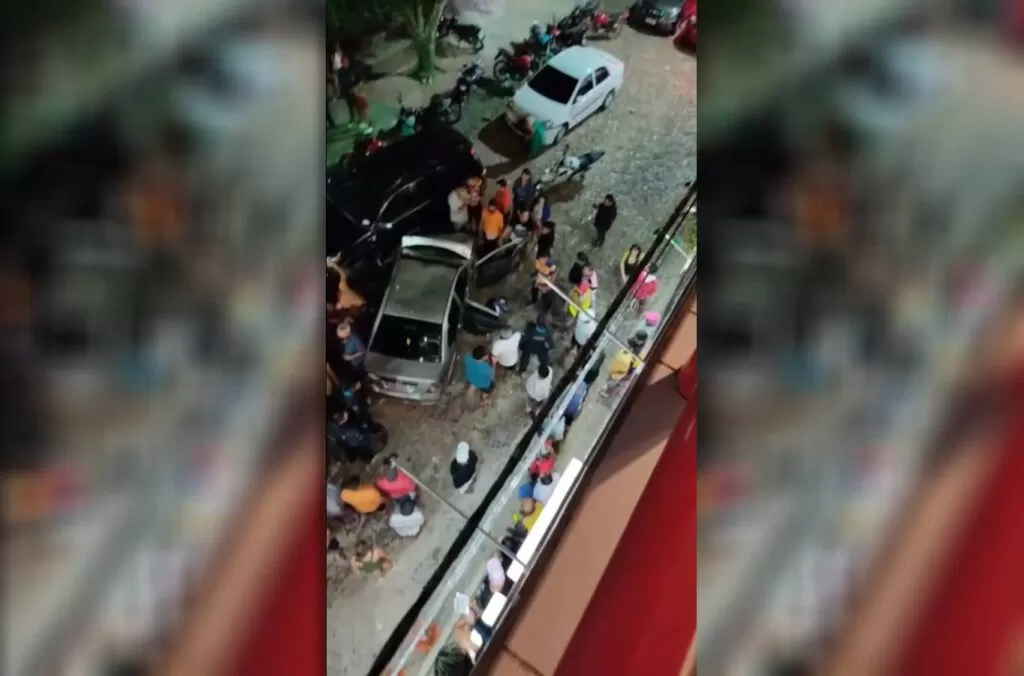 Vídeo: carro invade feira e deixa três mortos em Aratuba, no Ceará
