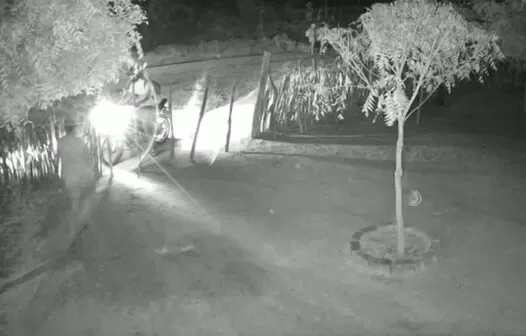 Vídeo: radialista é assaltado na frente de casa em Sobral