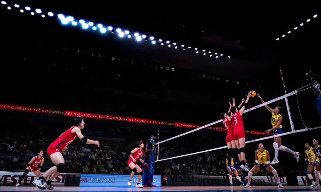 Vôlei: seleção feminina enfrenta a Sérvia na semifinal da Liga das Nações