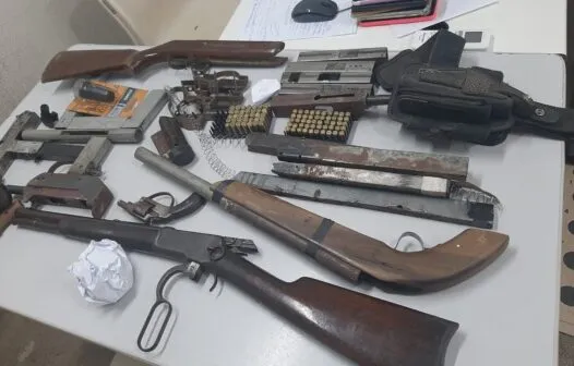 Armas de fogo artesanais são apreendidas no Siqueira