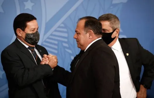 Mourão diz que Pazuello pode ser punido por presença no ato de Bolsonaro