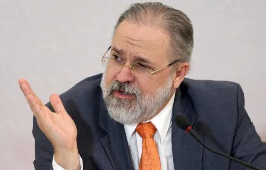 Aras se reúne com ministro da Defesa e comandantes da Forças Armadas