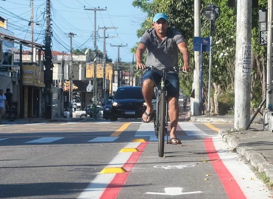 Av. Lineu Machado, em Fortaleza, ganha nova ciclofaixa