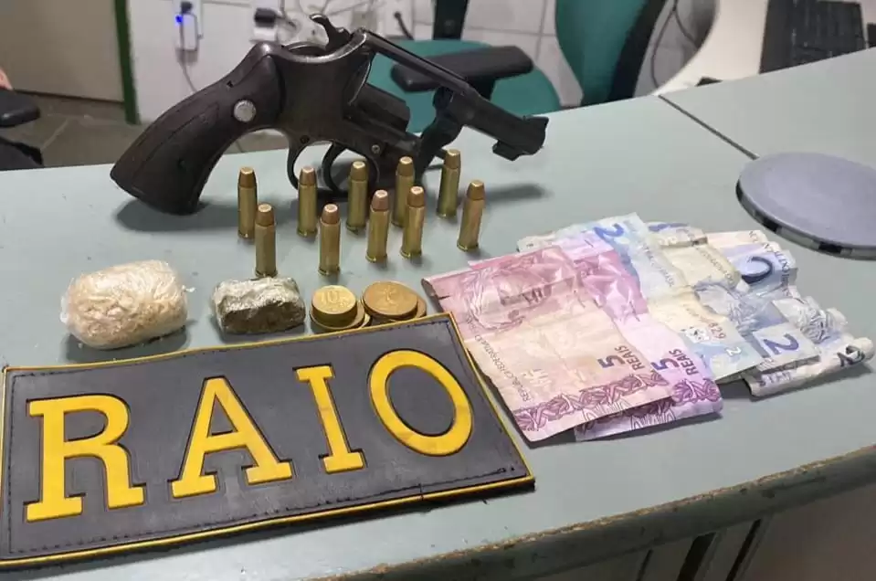 Homem é preso em Canindé por tráfico de drogas e porte ilegal de arma de fogo de uso restrito