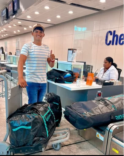 Carlos Mario Bebê embarca para etapa do Mundial de Kitesurf, na Arábia Saudita