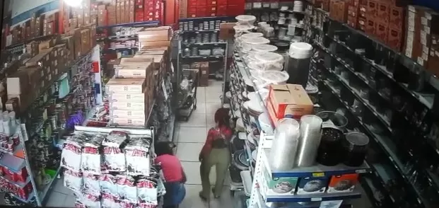Doce pecado: trio furta potes de creme de avelã em loja de artigos para festa