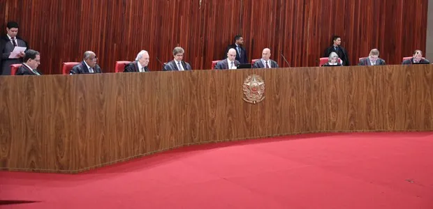 TSE amplia próprio poder para remover fake news das redes sociais