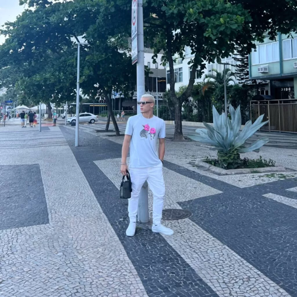 Ator pornô Arthur Reizinho é preso por suspeita de aplicar “Boa Noite, Cinderela”