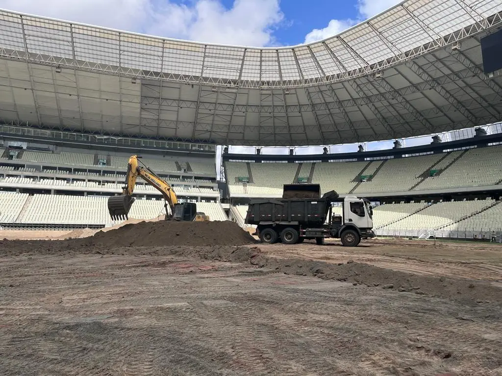 Arena Castelão: trabalhos da troca do gramado entram em nova fase nesta semana
