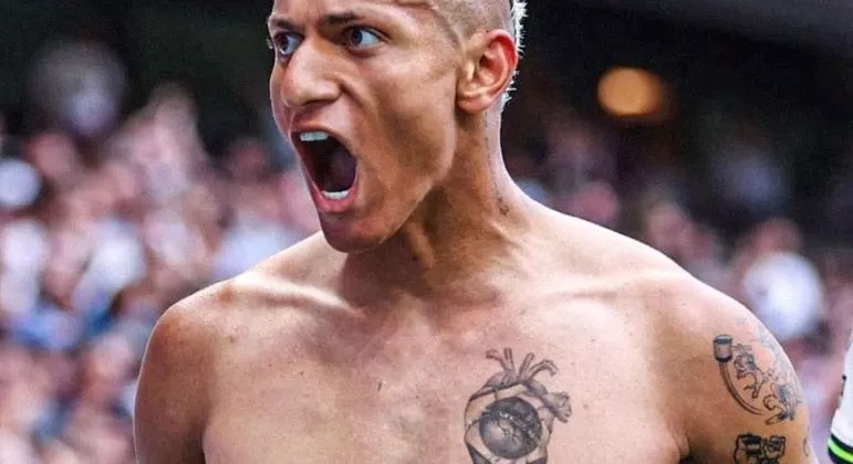 Saiba quem é Richarlison, autor dos dois gols na estreia do Brasil