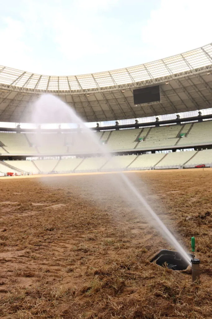 Arena Castelão está com nova grama plantada e deve voltar a receber jogos em março de 2023