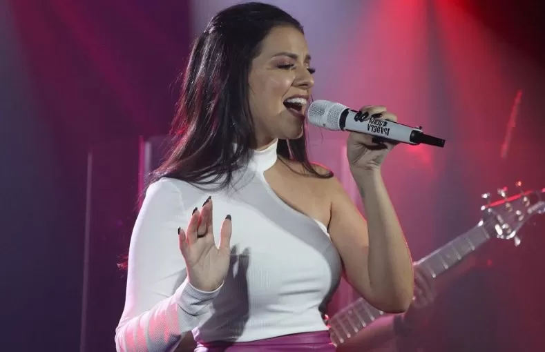 Isabela Serpa apresenta show no encerramento do Natal de Luz 2022