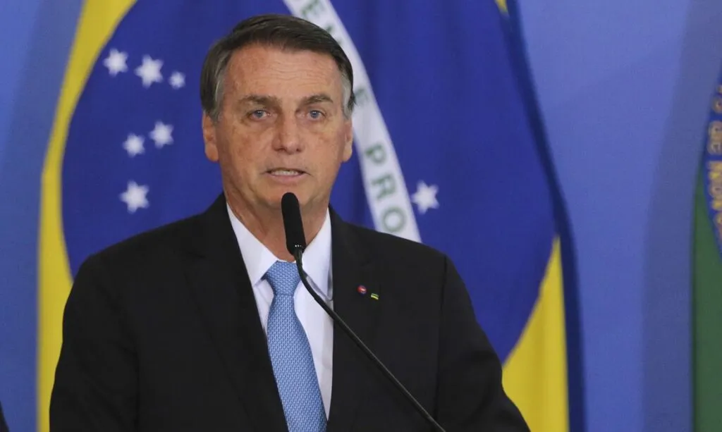 Deputados do PT entram com representação criminal contra Bolsonaro por genocídio aos povos Yanomami