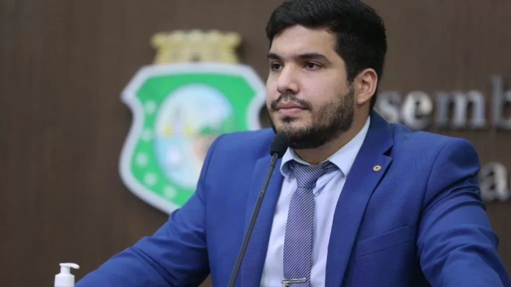PGR defende arquivamento de pedido contra posse de André Fernandes e mais 10 deputados
