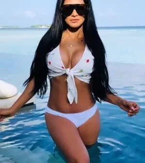 Simaria posta foto de biquíni: “uma coroa dessa”