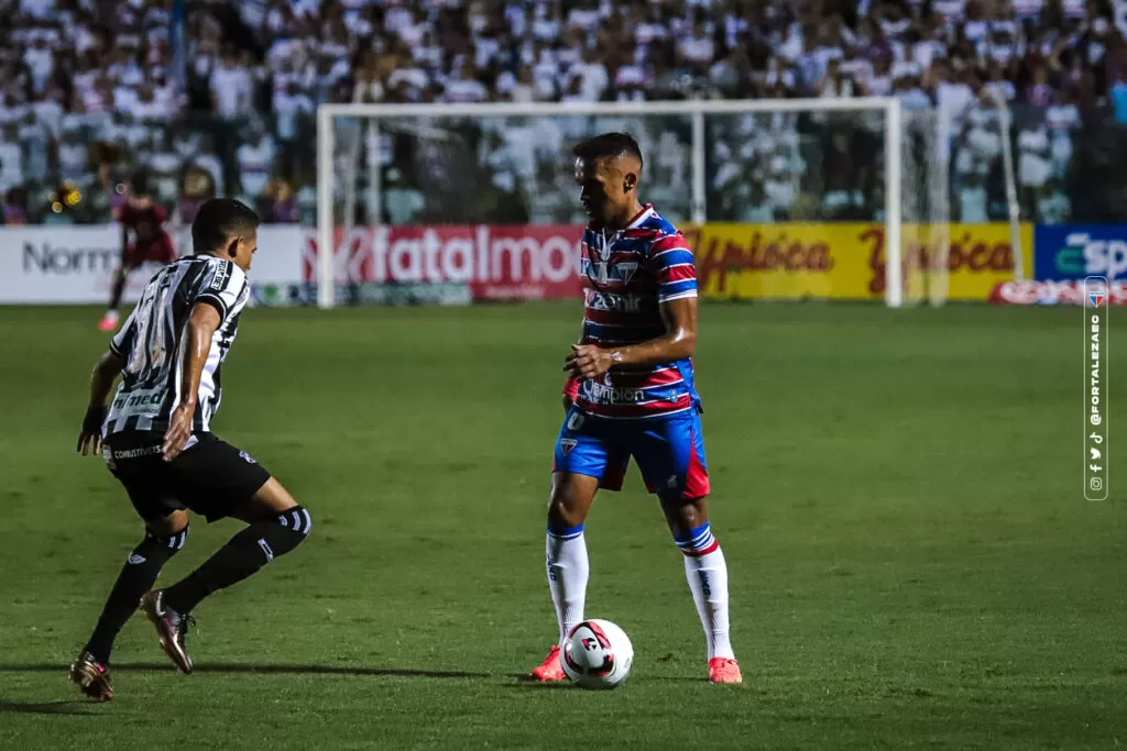 Clássico-Rei: súmula registra chinelas, copo e assento jogados para o campo