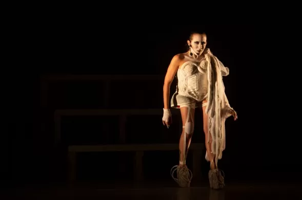 Jéssica Teixeira apresenta o espetáculo “E.L.A” em Fortaleza