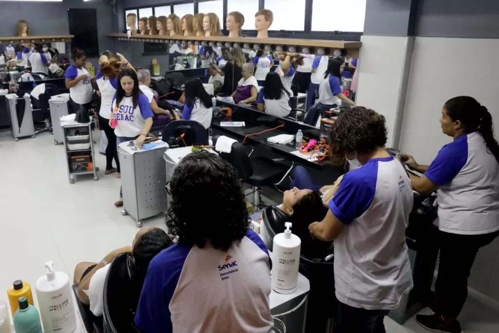 Centec oferece mais de 1.600 vagas em cursos profissionalizantes gratuitos no Ceará