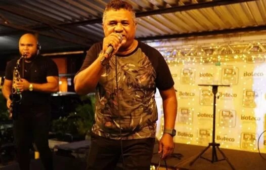 Cantor de forró Binha Cardoso recebe alta hospitalar após passar por cirurgia