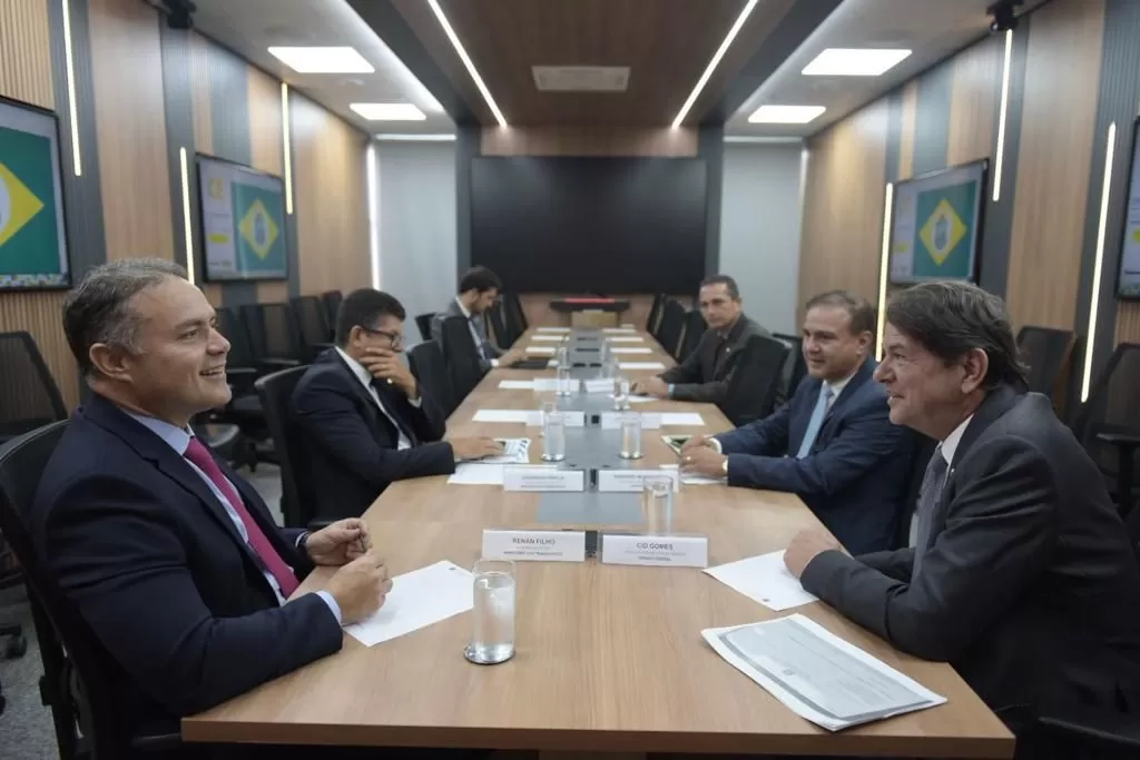 Cid Gomes solicita melhorias nas rodovias do Ceará durante reunião com Ministro dos Transportes