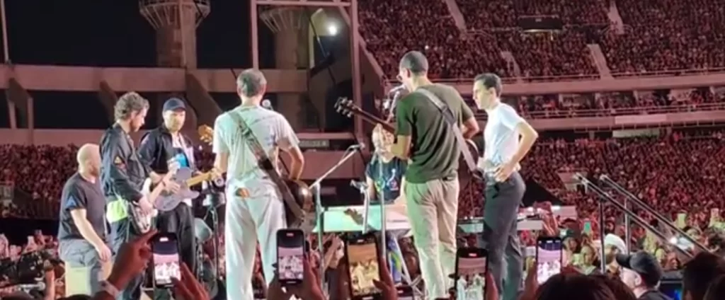 Filhos de Caetano Veloso cantam 'Todo Homem' com Coldplay no Rio de Janeiro