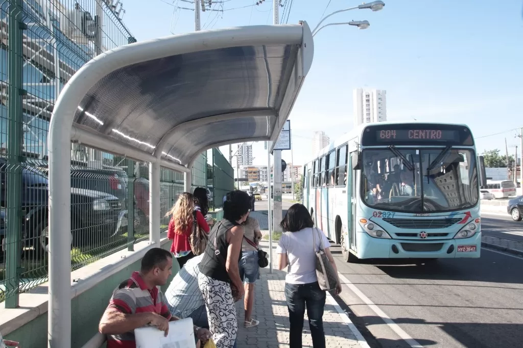 Sarto envia projeto de passe livre estudantil nos ônibus para a prova do IFCE