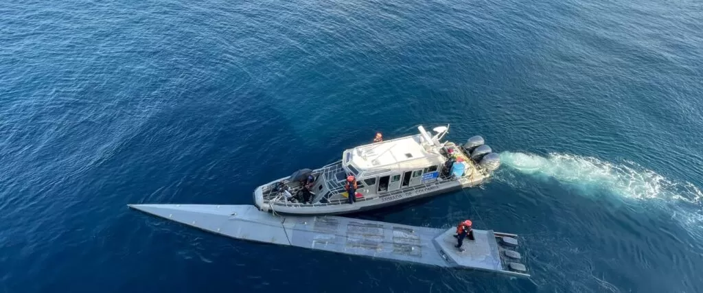 ‘Submarino Fantasma’ com 2,6 toneladas de cocaína e dois mortos é descoberto no Oceano Pacífico