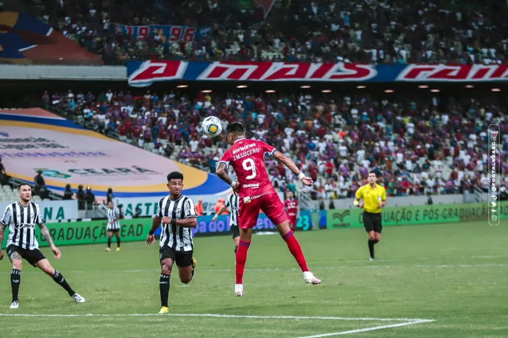 Clássico-Rei: súmula do jogo registra arremesso de sandália e cadeiras em campo