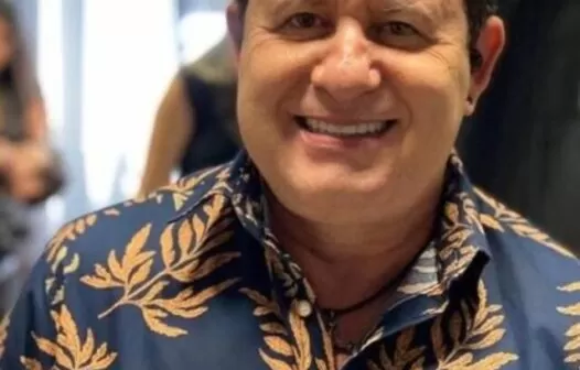 Marrone cai do palco durante show em Goiânia