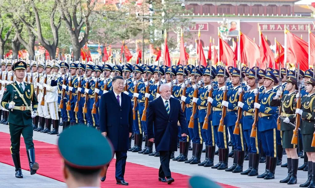 Lula afirma que relação entre Brasil e China muda de patamar após viagem