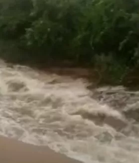 Parede de açude rompe em Maranguape e assusta moradores da região