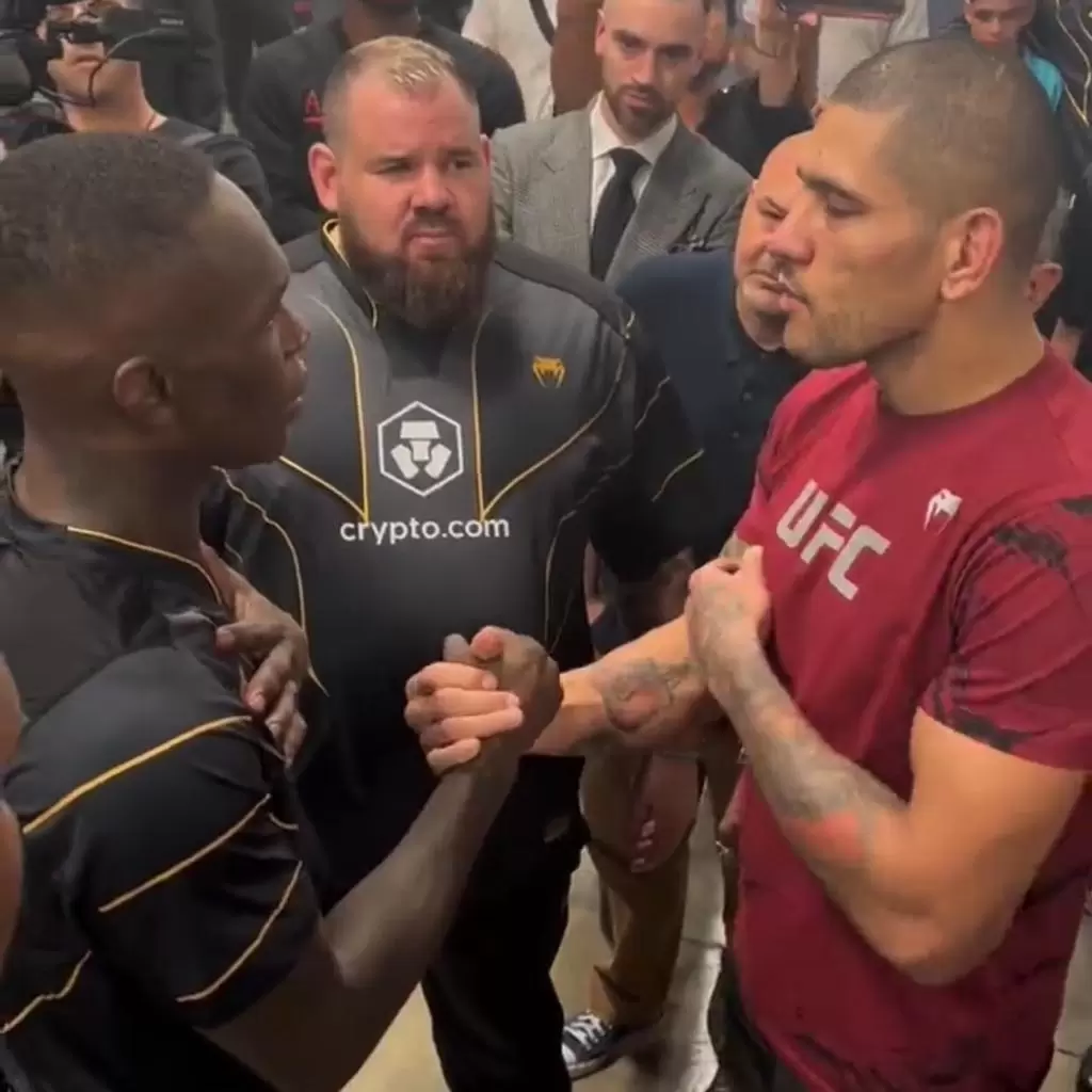 Lutadores do UFC se encontram após luta com uma demonstração de esportividade e respeito