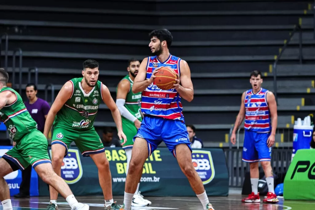 FEC/Basquete Cearense perde para o Corinthians e está eliminado do NBB