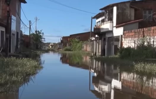 Após alagamentos em Caucaia, prefeito Vitor Valim anuncia auxílio financeiro para famílias afetadas