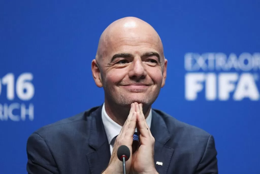 Infantino diz estar satisfeito com decisão da Justiça em caso de racismo contra Vini Jr.