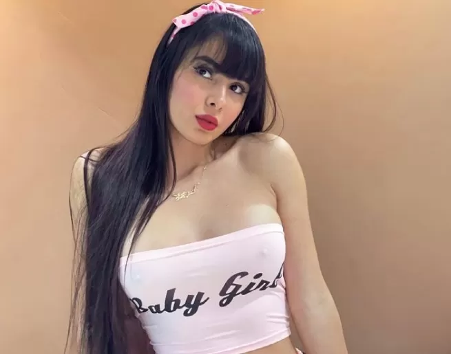 Cantora de forró lucra R$ 500 mil por mês com conteúdo erótico